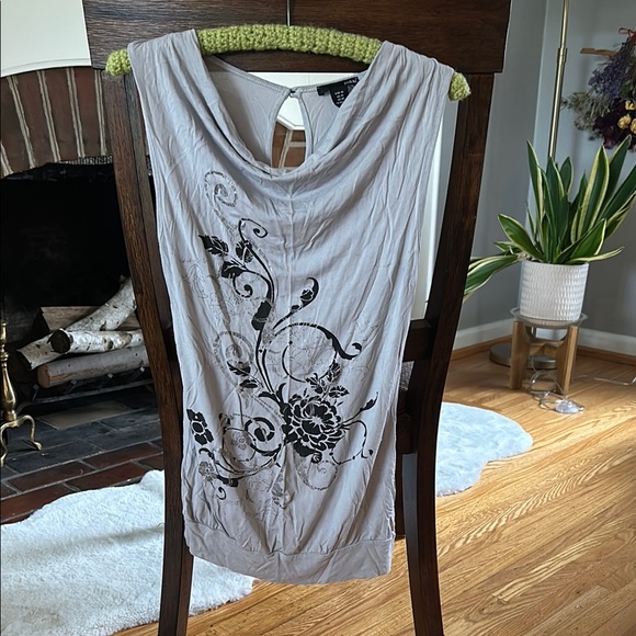 Floral Print Top with Keyhole in Back - Picture 1 of 3